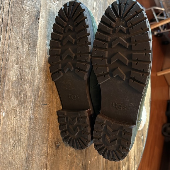 Ugg Fraser Boots - Picture 4 of 5